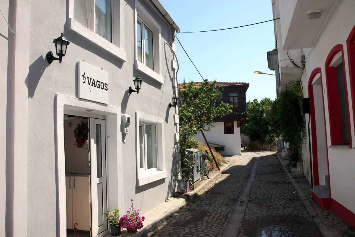 Casa De Vagos Hostel Bozcaada Exterior photo